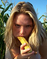 Cute College Fatty Flashes Sweet Pussy At Corn Field