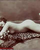 Natural Hairy Women Posing Absolutely Naked In Rare Vintage Photos Of 1900 Lots Of Retro