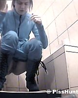 HQ Spy Cam Shoot Hot Babe Peeing In Public Wc