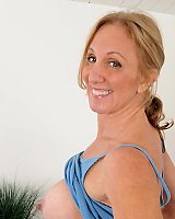 Mature milf pictures featuring 50 year old jenna covelli from allover30