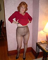 Mature Amateurs Spreads Her Legs In Pantyhose