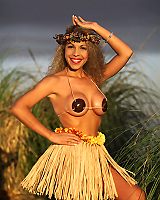 Young Hawaian Girl With Wet Big Tits Posing Cute Outdoor